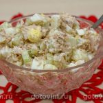 Салат с тунцом, яйцами и сельдереем: рецепт с фото